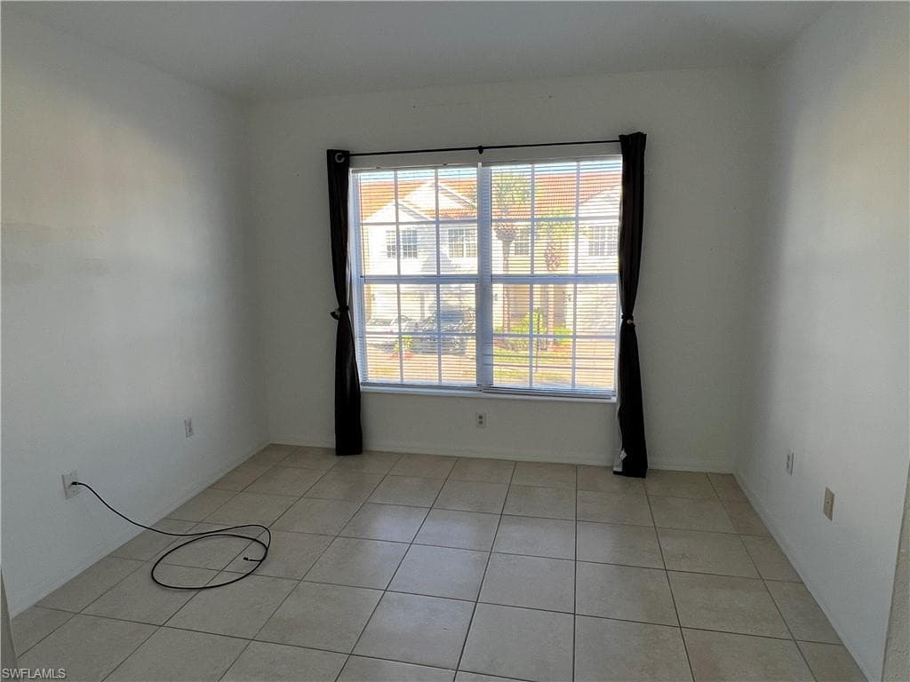 972 Hampton CIR # 77, NAPLES FL 34105-17