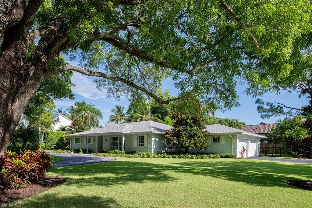675 Yucca RD, NAPLES FL 34102-22