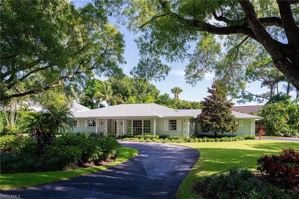 675 Yucca RD, NAPLES FL 34102-23