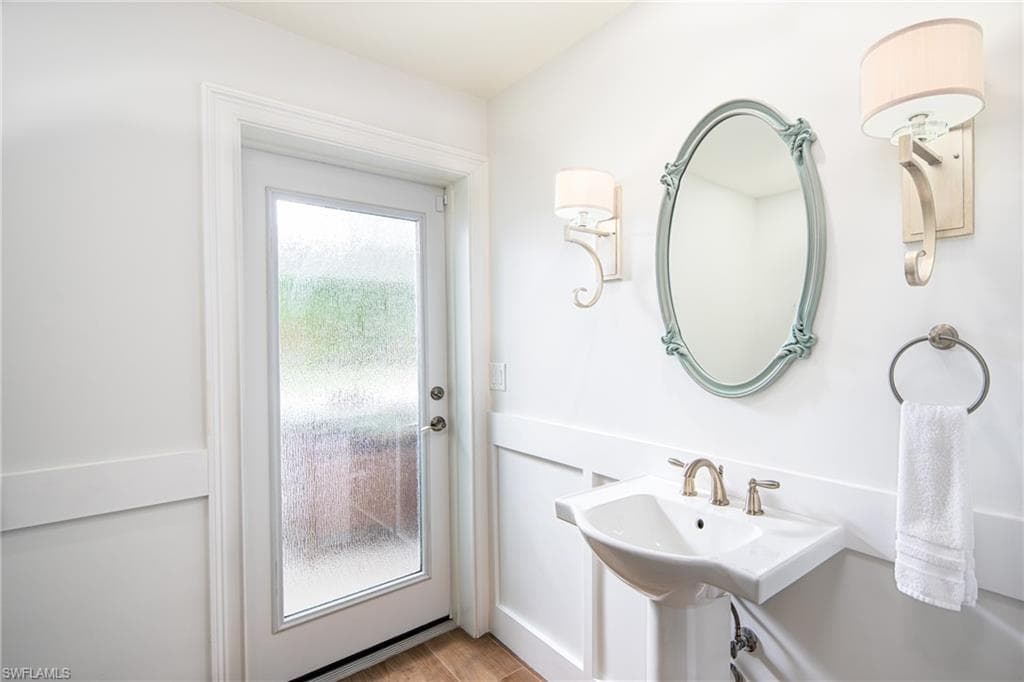 675 Yucca RD, NAPLES FL 34102-14