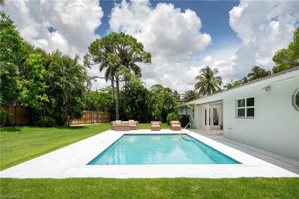 675 Yucca RD, NAPLES FL 34102-18