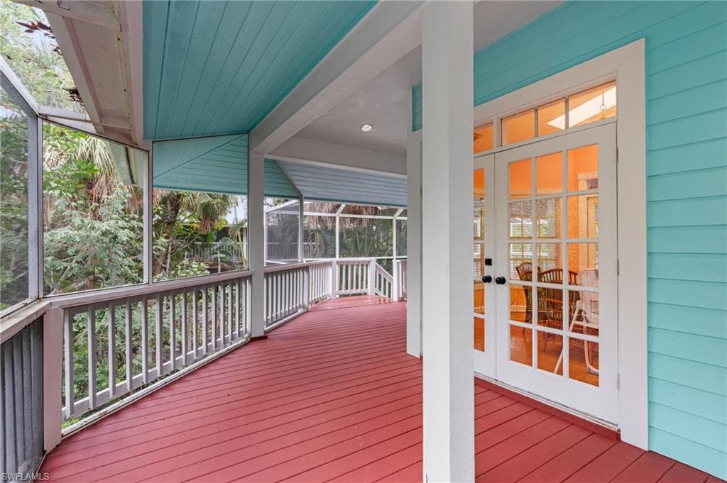 380 Periwinkle CT, MARCO ISLAND FL 34145-32