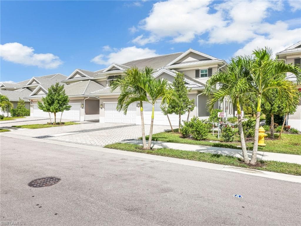 257 Indies Dr E # 102, NAPLES FL 34114-1