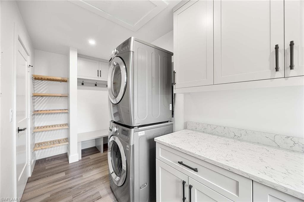 1235 Woodridge AVE, NAPLES FL 34103-21