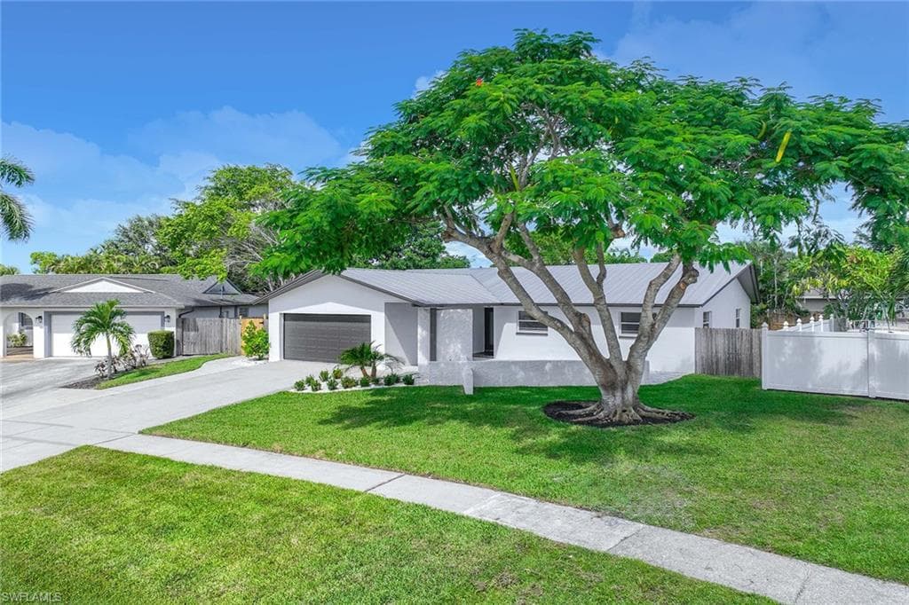 1235 Woodridge AVE, NAPLES FL 34103-1