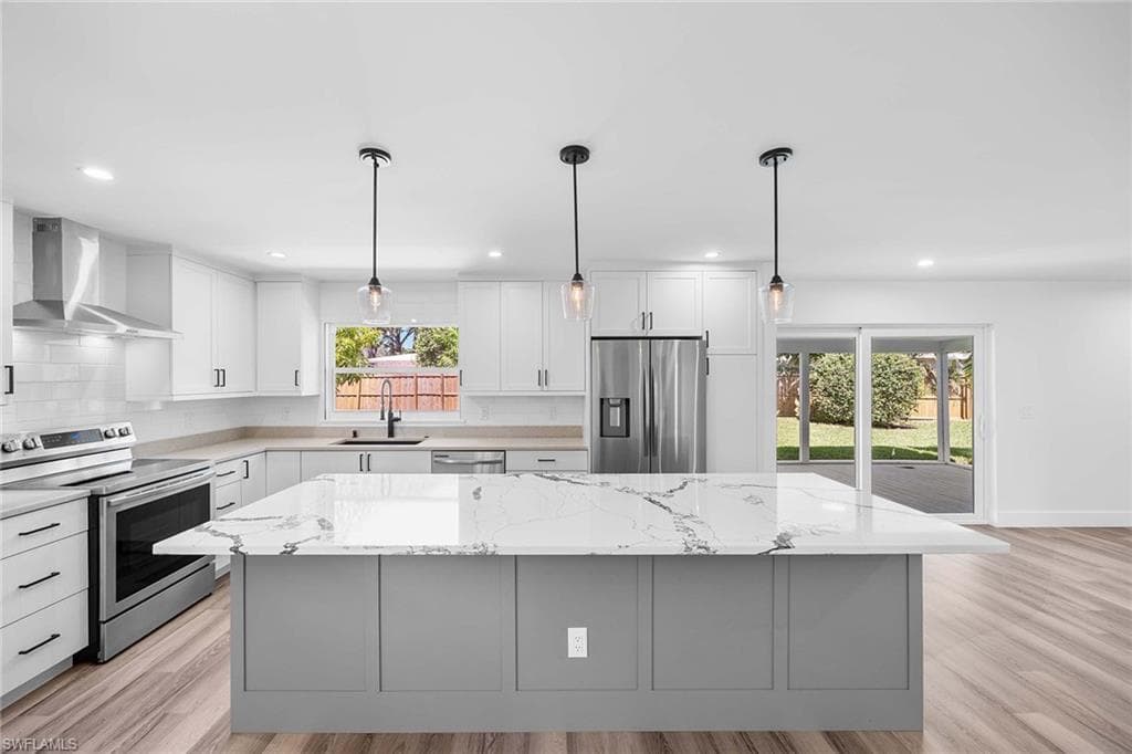 1235 Woodridge AVE, NAPLES FL 34103-11