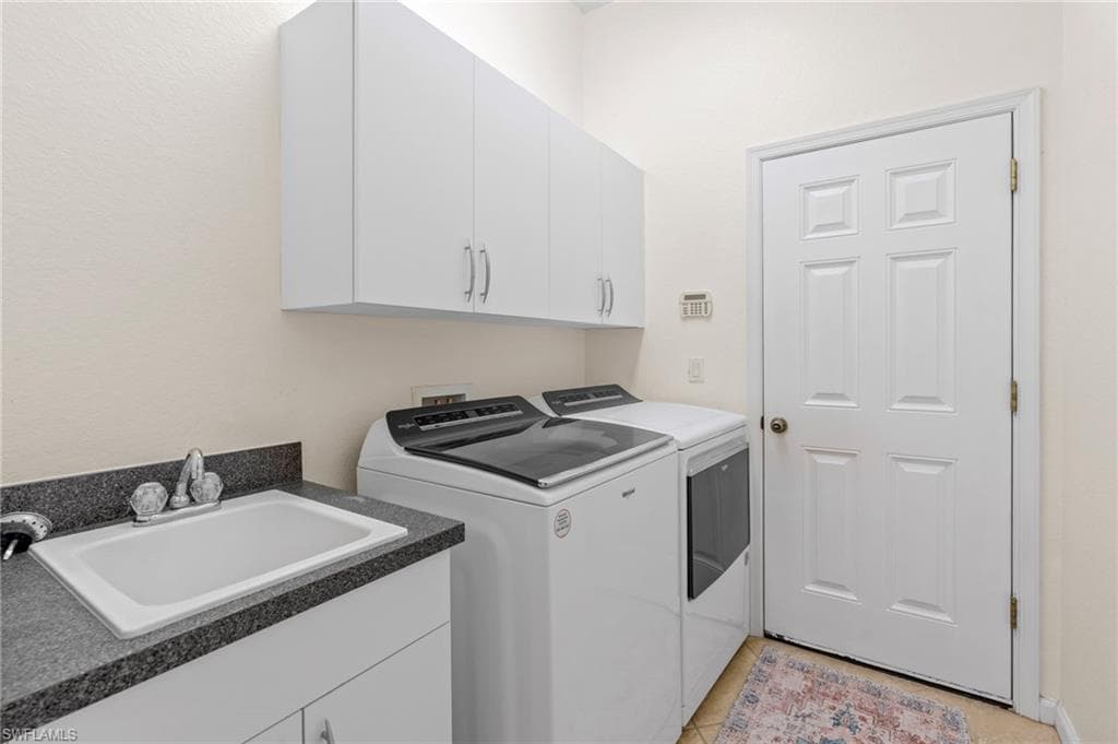 8193 Valiant DR, NAPLES FL 34104-23