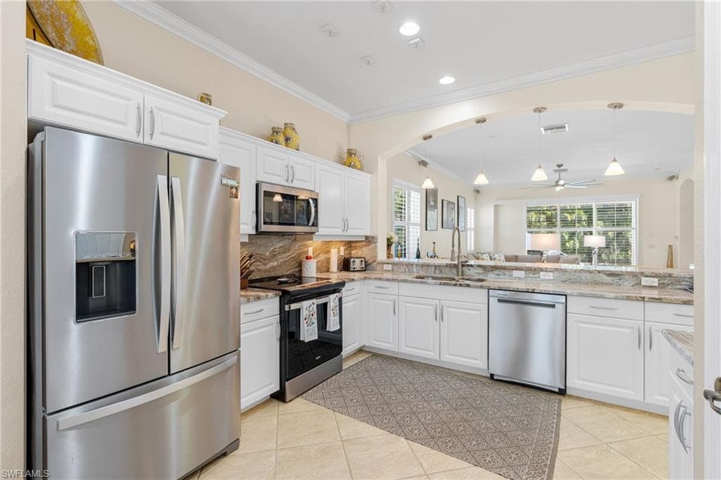 8193 Valiant DR, NAPLES FL 34104-9