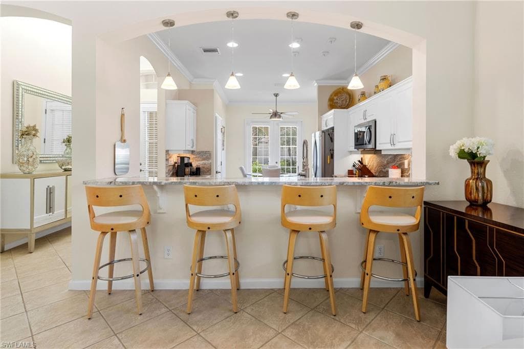 8193 Valiant DR, NAPLES FL 34104-3