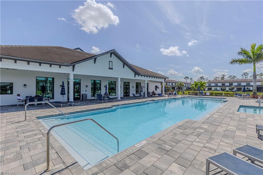 7538 Rockefeller DR, NAPLES FL 34119-22