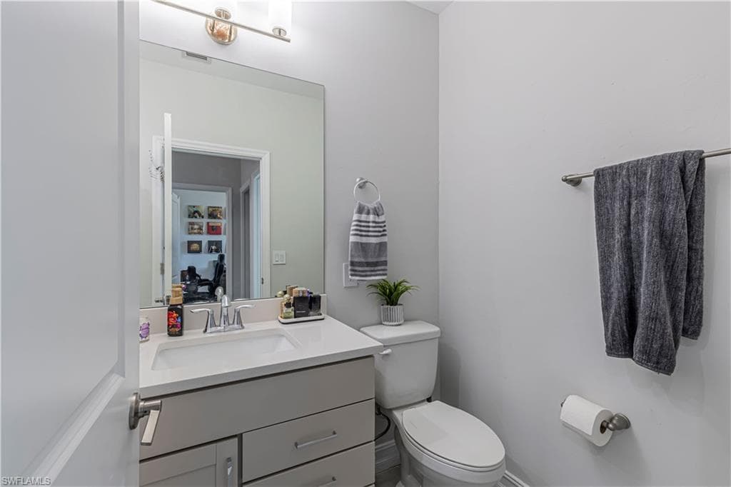 7538 Rockefeller DR, NAPLES FL 34119-16