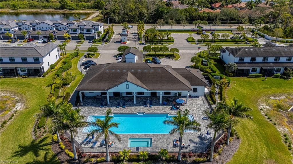 7538 Rockefeller DR, NAPLES FL 34119-25