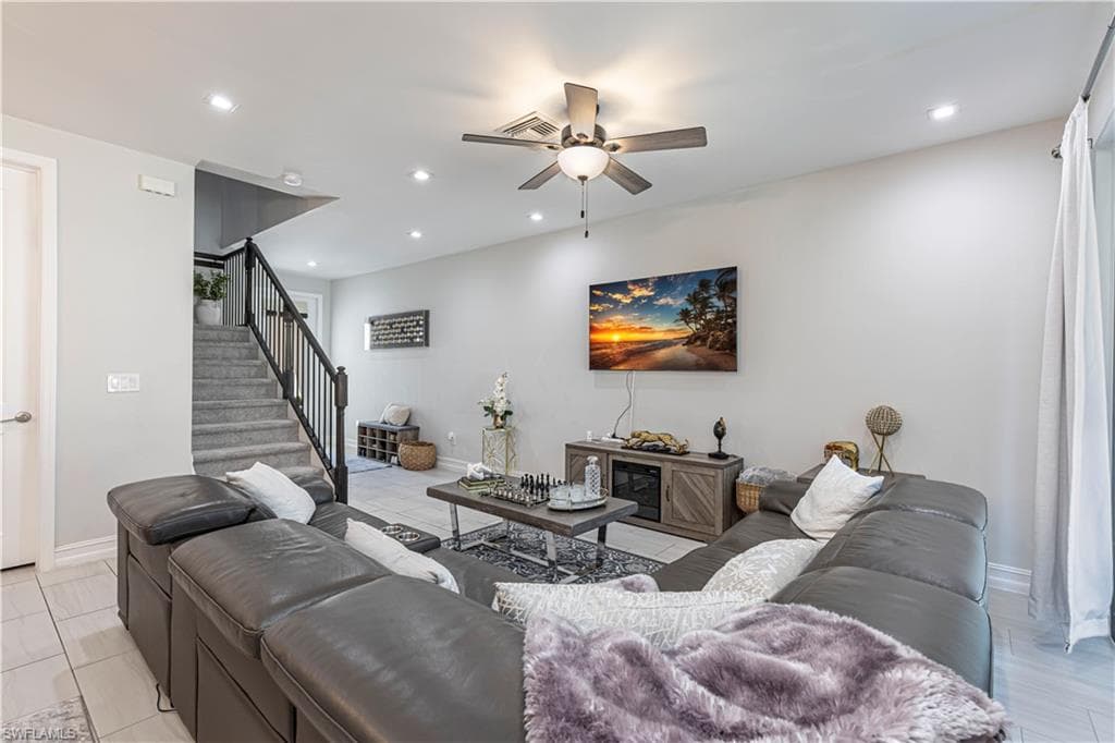 7538 Rockefeller DR, NAPLES FL 34119-2