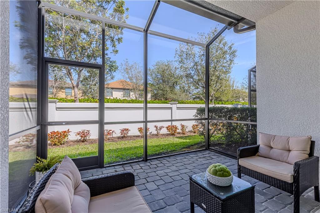 7538 Rockefeller DR, NAPLES FL 34119-4