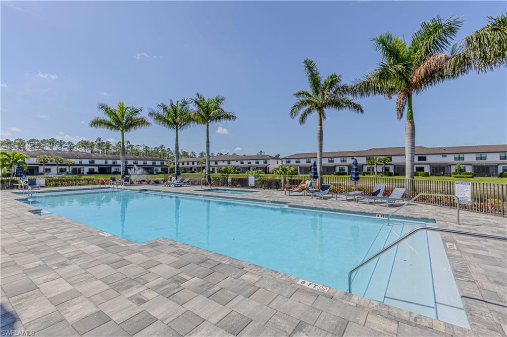 7538 Rockefeller DR, NAPLES FL 34119-23