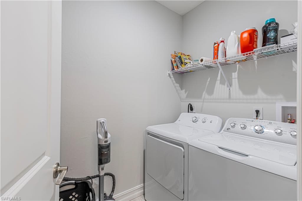 7538 Rockefeller DR, NAPLES FL 34119-18