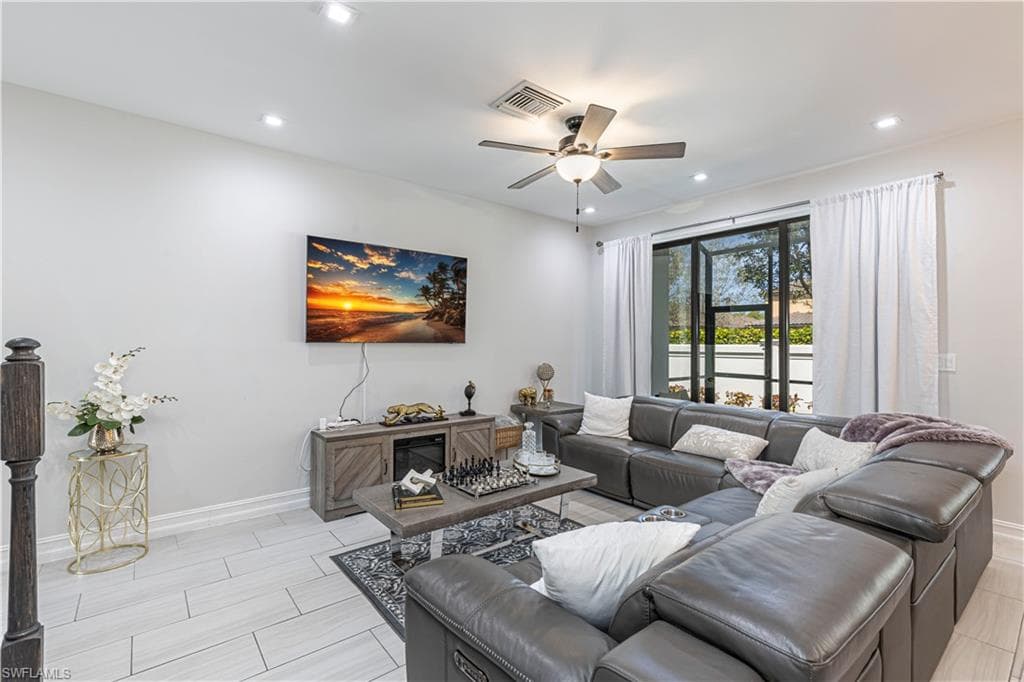 7538 Rockefeller DR, NAPLES FL 34119-3