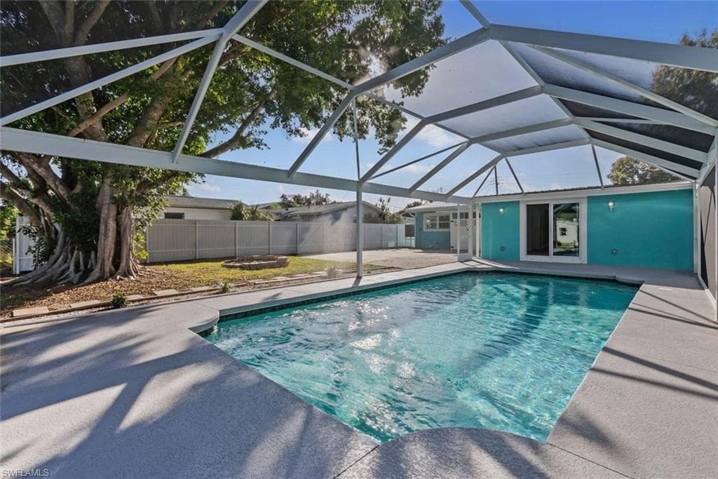 12511 Davis BLVD, FORT MYERS FL 33905-22