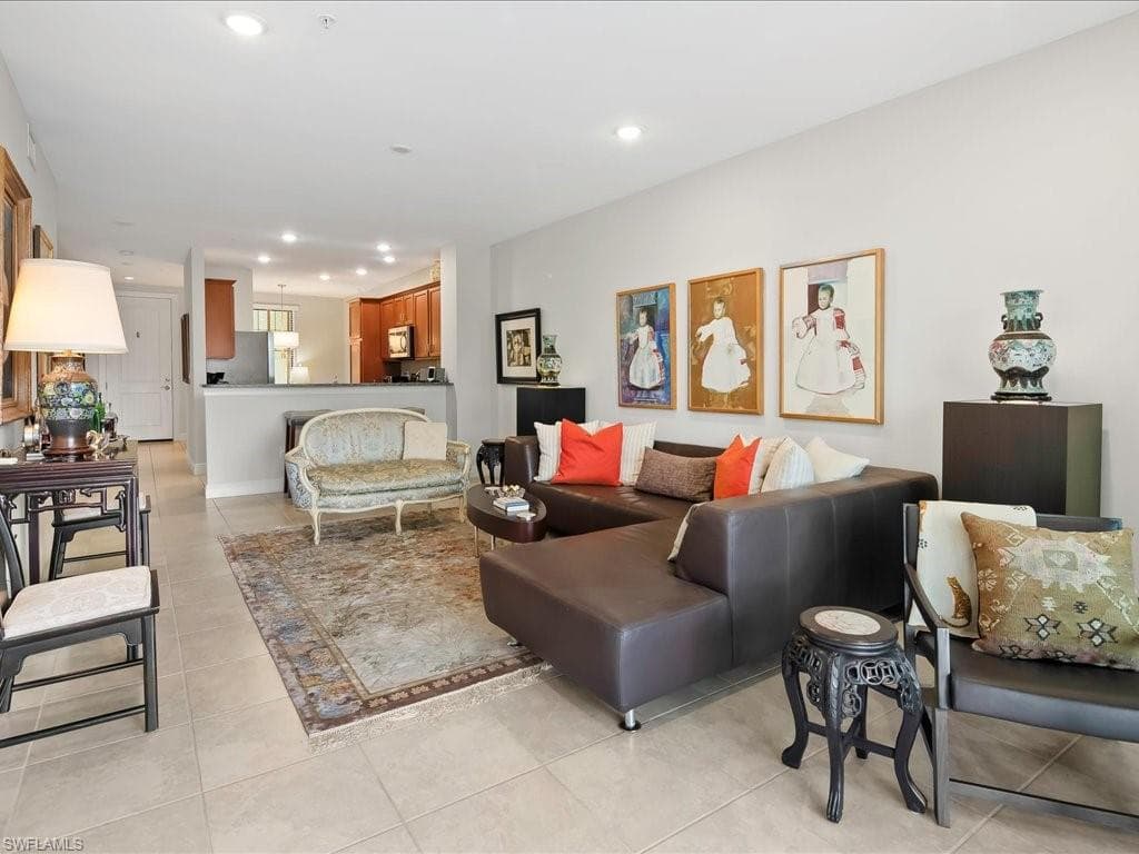 15102 Palmer Lake CIR # 105, NAPLES FL 34109-15