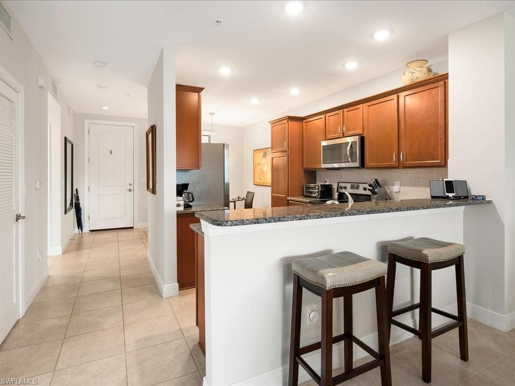 15102 Palmer Lake CIR # 105, NAPLES FL 34109-6