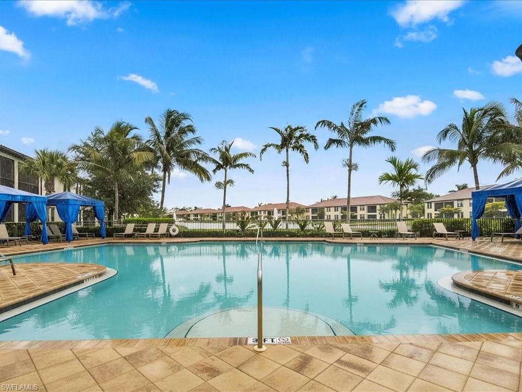 15102 Palmer Lake CIR # 105, NAPLES FL 34109-27