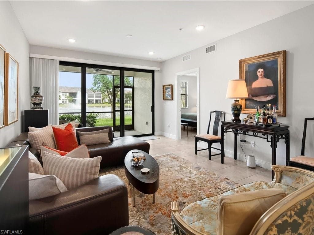 15102 Palmer Lake CIR # 105, NAPLES FL 34109-8