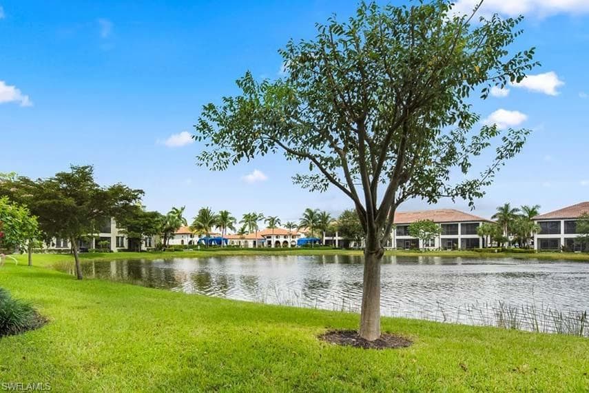 15102 Palmer Lake CIR # 105, NAPLES FL 34109-23