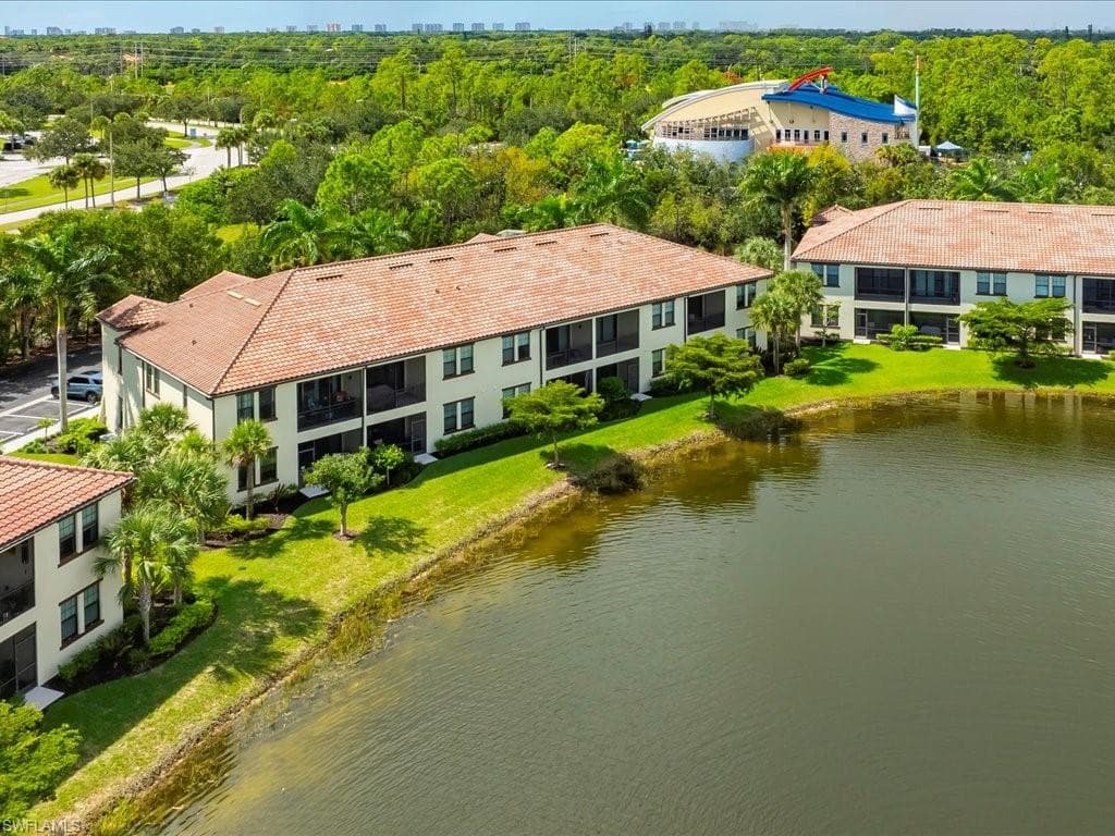 15102 Palmer Lake CIR # 105, NAPLES FL 34109-24