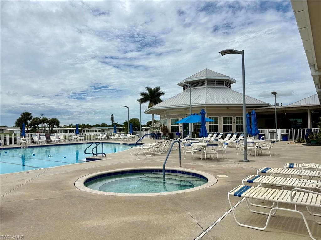 417 Snead DR, NORTH FORT MYERS FL 33903-45