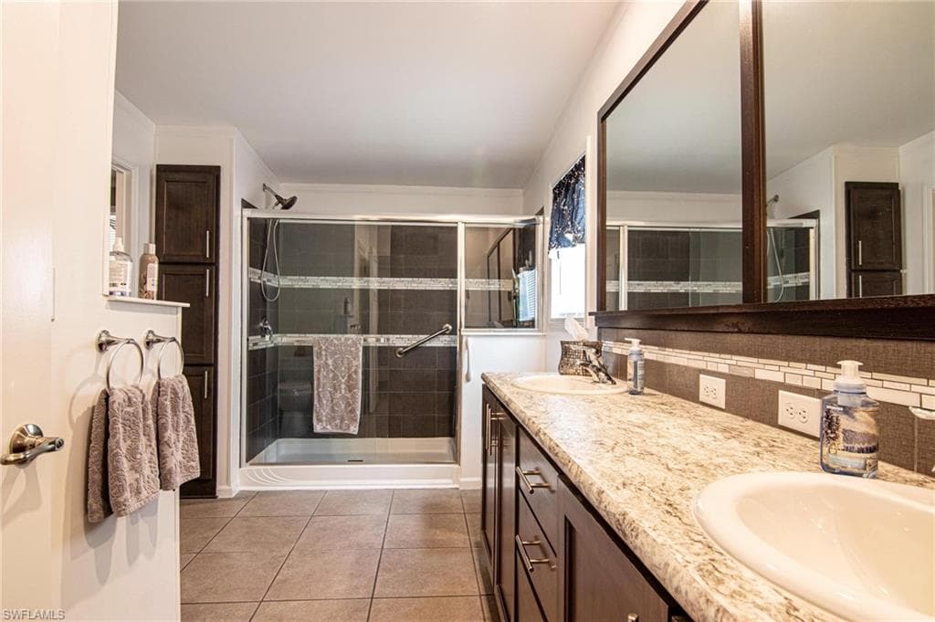 417 Snead DR, NORTH FORT MYERS FL 33903-21