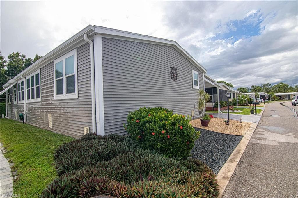 417 Snead DR, NORTH FORT MYERS FL 33903-37