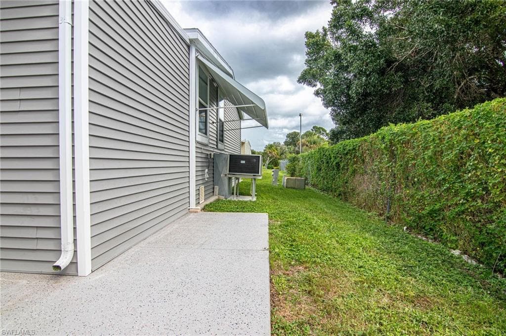 417 Snead DR, NORTH FORT MYERS FL 33903-39