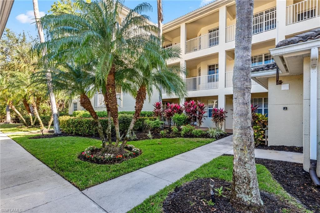 1886 Tarpon Bay DR S # 301, NAPLES FL 34119-2