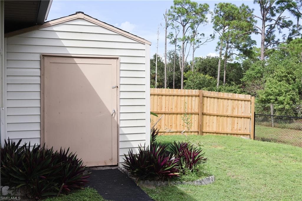 18122 Sandy Pines CIR, NORTH FORT MYERS FL 33917-24