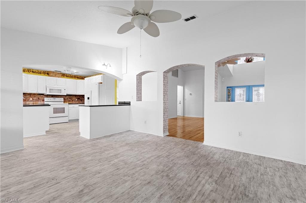 3319 Clubview DR, NORTH FORT MYERS FL 33917-13