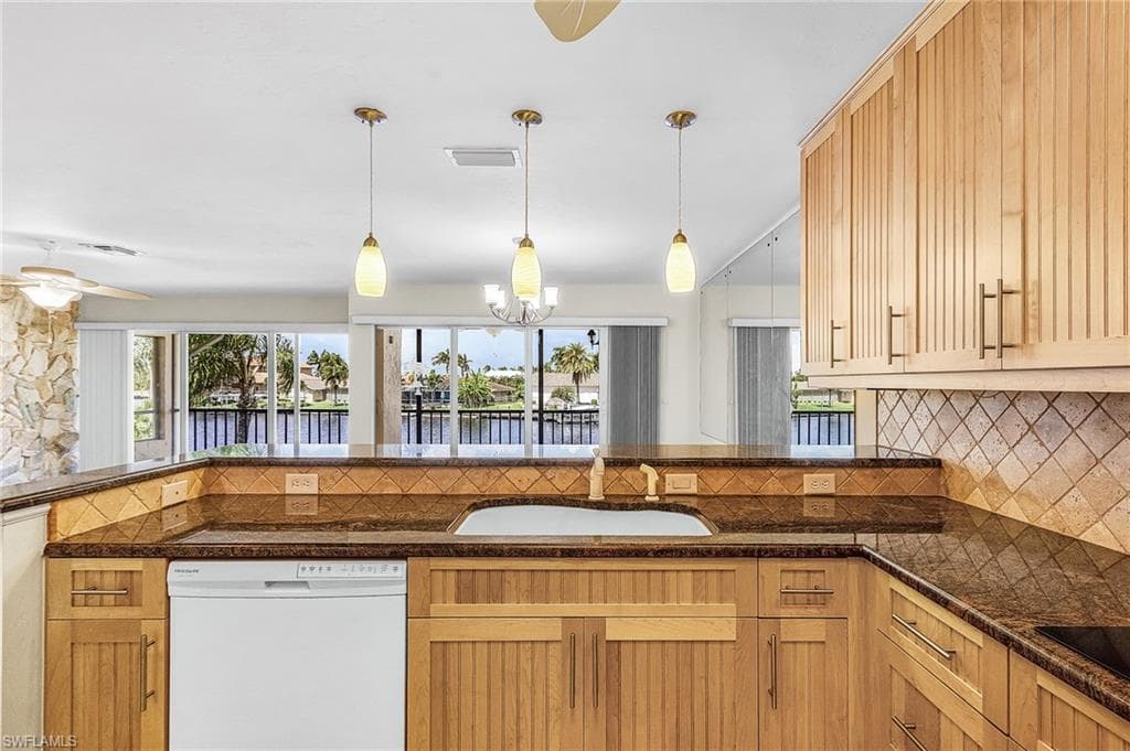 1911 SE 40th TER # 201, CAPE CORAL FL 33904-5