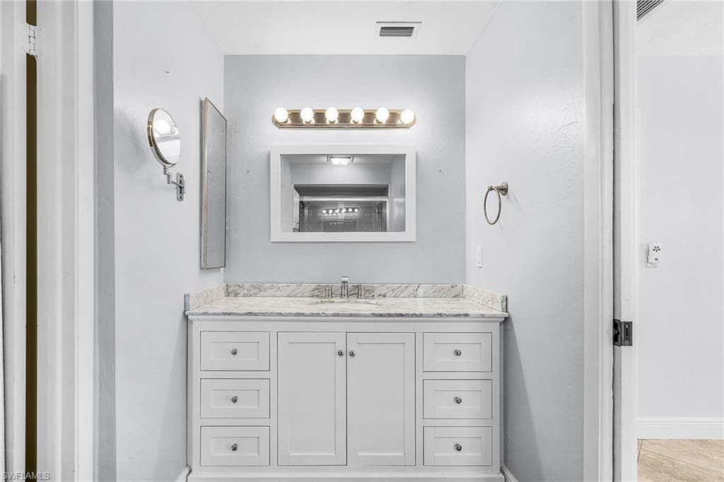 1911 SE 40th TER # 201, CAPE CORAL FL 33904-20