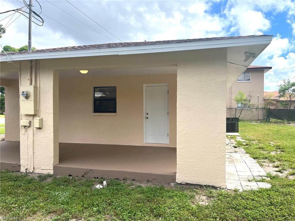 2656 Lime ST, FORT MYERS FL 33916-5