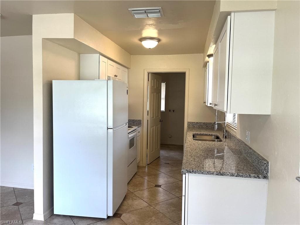 2656 Lime ST, FORT MYERS FL 33916-15