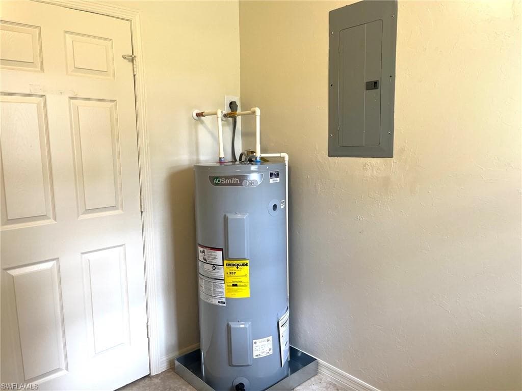 2656 Lime ST, FORT MYERS FL 33916-10