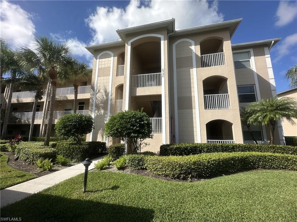 2720 Cypress Trace CIR # 2928, NAPLES FL 34119-27