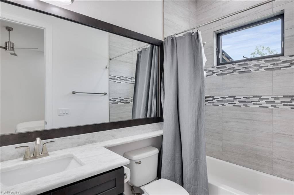 6423 Livingston Woods LN, NAPLES FL 34109-12