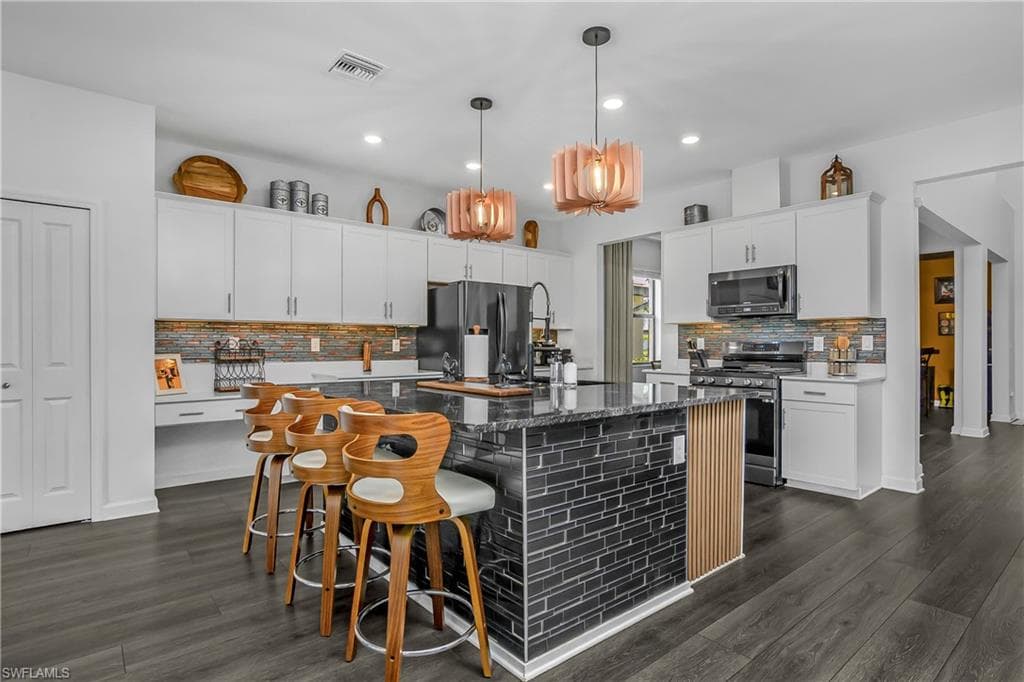 20195 Hartford BLVD-13