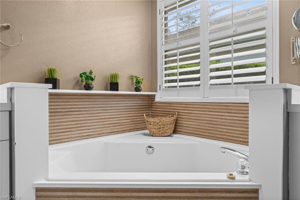 8872 Cedar Hollow DR, FORT MYERS FL 33912-42