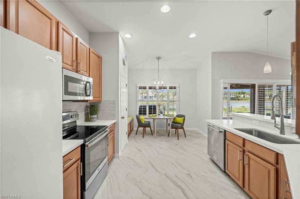 8872 Cedar Hollow DR, FORT MYERS FL 33912-32