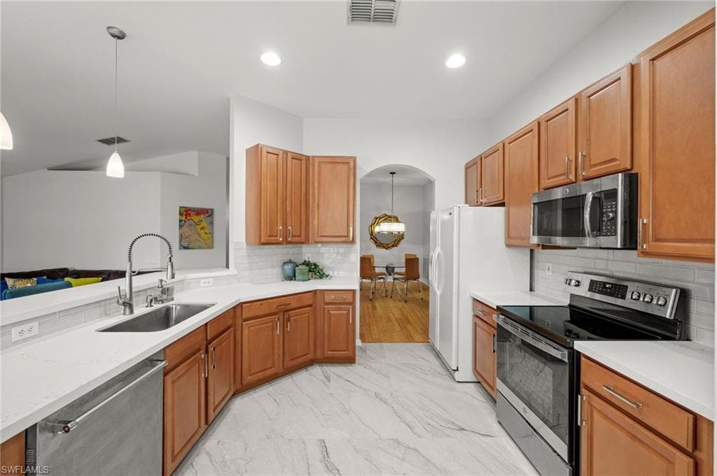 8872 Cedar Hollow DR, FORT MYERS FL 33912-30