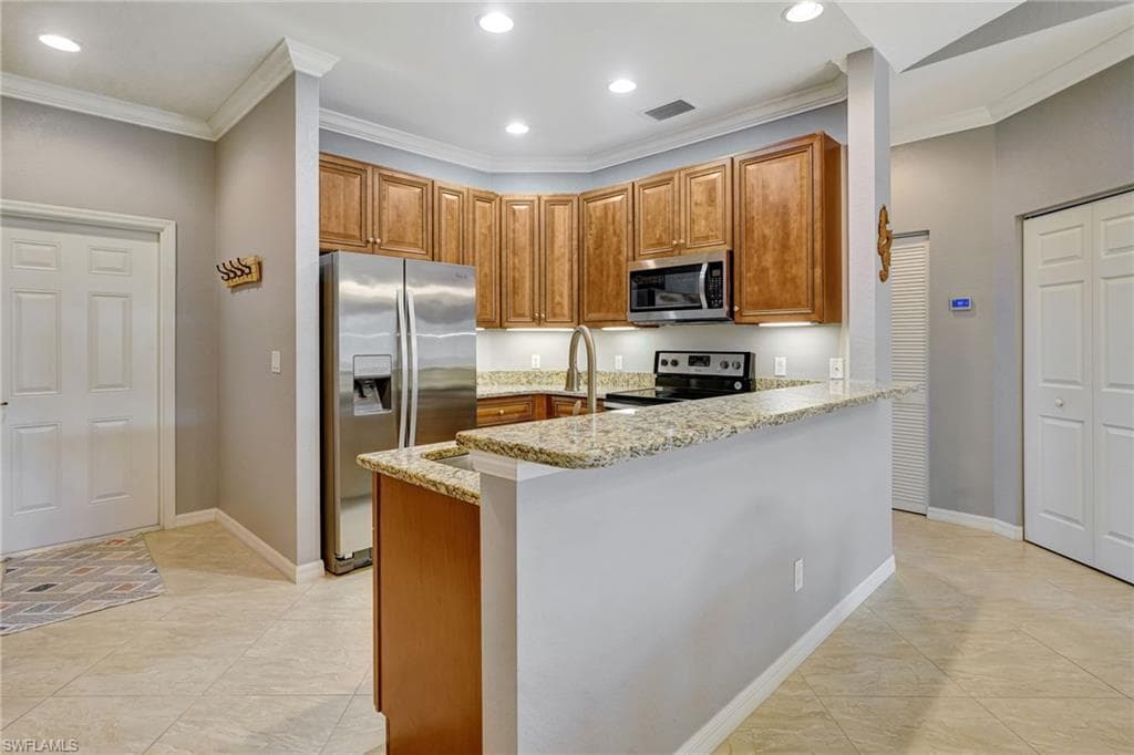 1102 Winding Pines CIR # 205, CAPE CORAL FL 33909-12