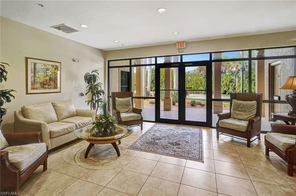 1102 Winding Pines CIR # 205, CAPE CORAL FL 33909-40