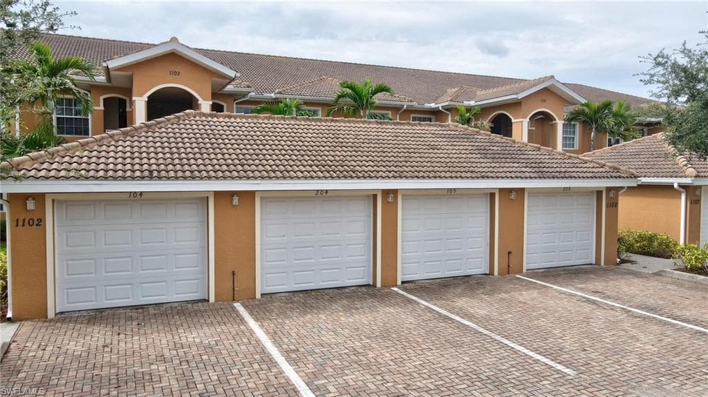 1102 Winding Pines CIR # 205, CAPE CORAL FL 33909-36