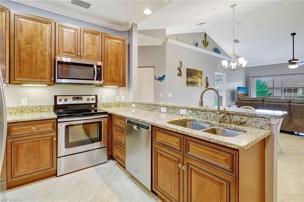 1102 Winding Pines CIR # 205, CAPE CORAL FL 33909-7